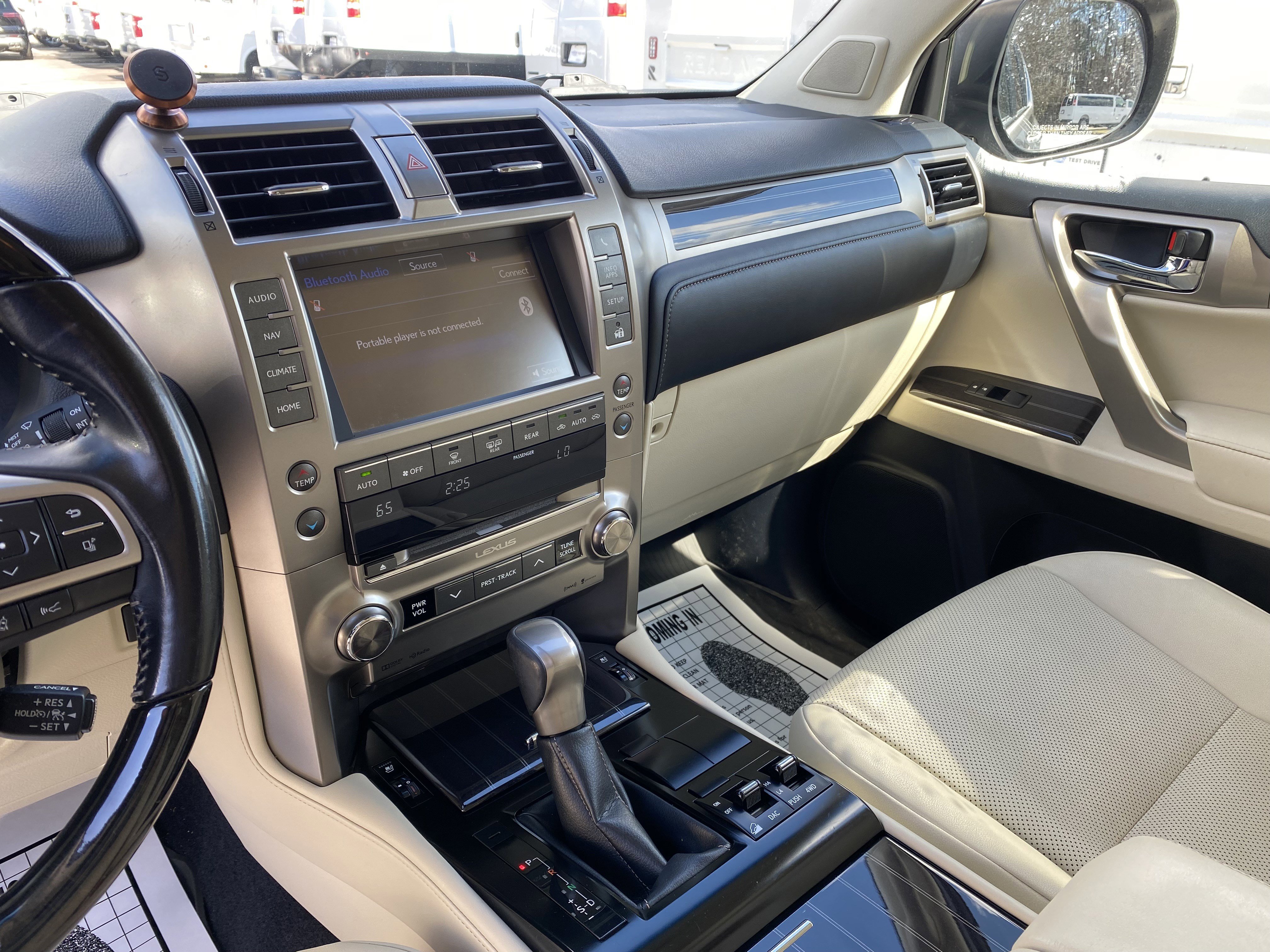 Used 2020 Lexus GX 460 Premium w/ Premium Package image 24