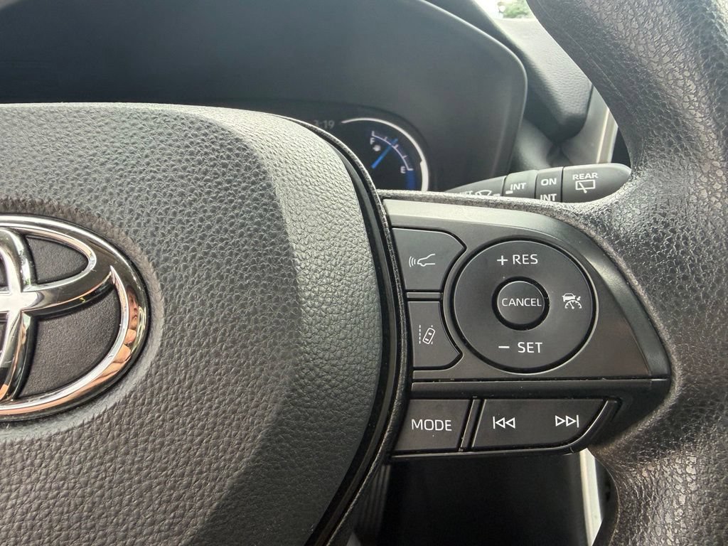 Used 2025 Toyota RAV4 XLE AWD/4WD image 17