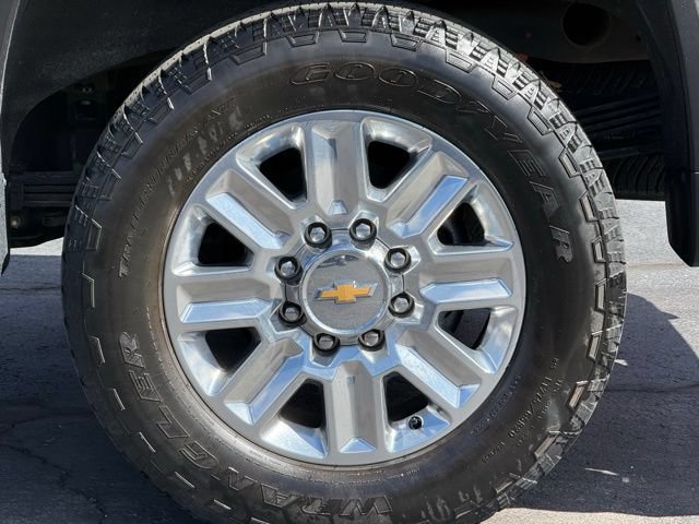 Used 2025 Chevrolet Silverado 2500 High Country w/ Technology Package AWD/4WD image 12