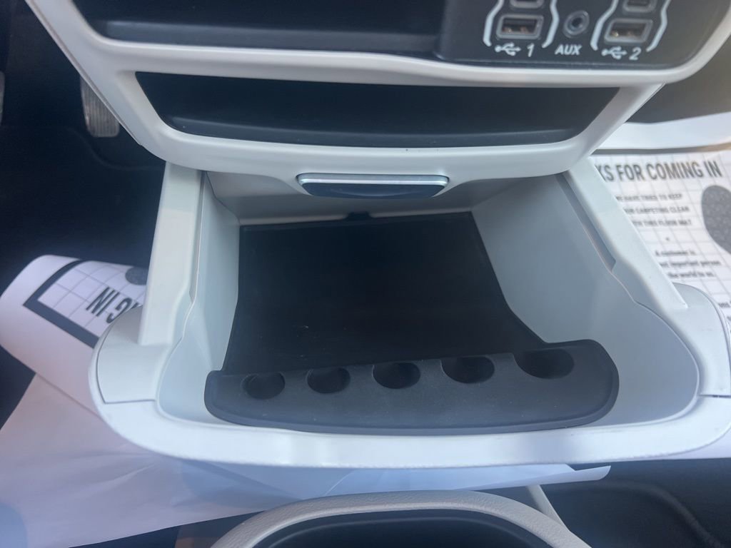 Used 2024 Chrysler Pacifica Touring-L image 18