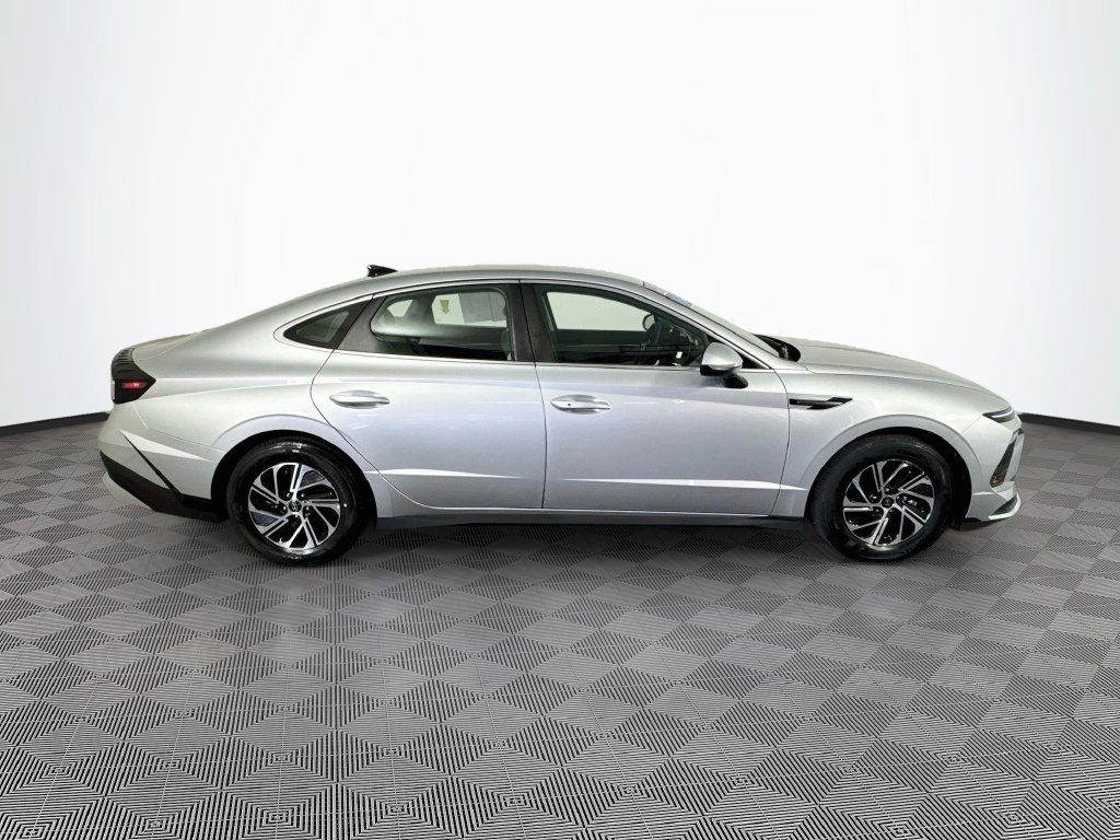 Used 2026 Hyundai Sonata Blue FWD image 4