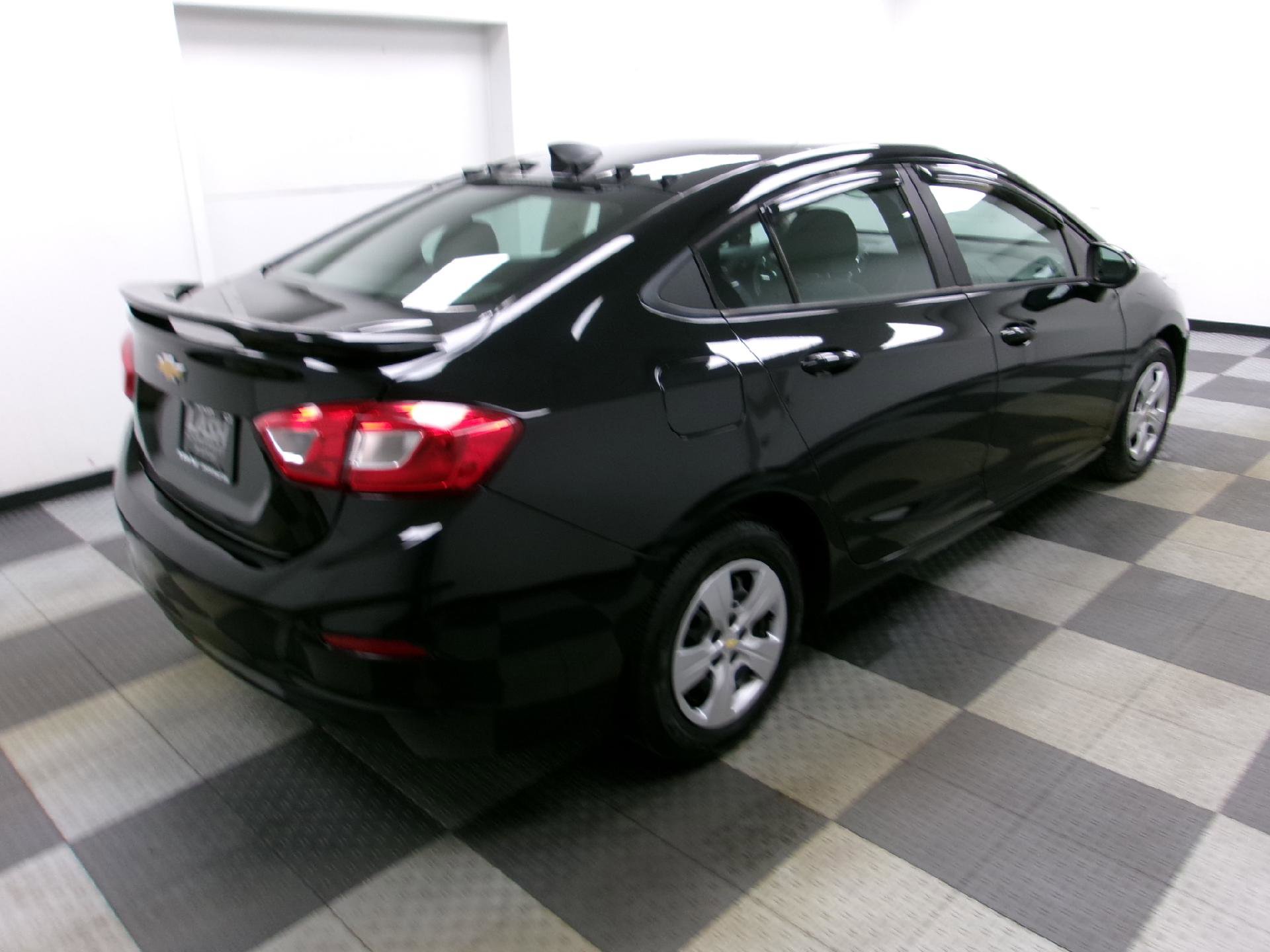 Used 2018 Chevrolet Cruze LS image 12