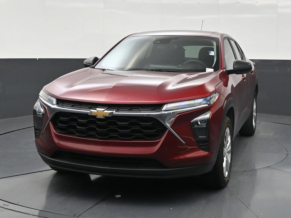 Used 2025 Chevrolet Trax LS FWD image 8