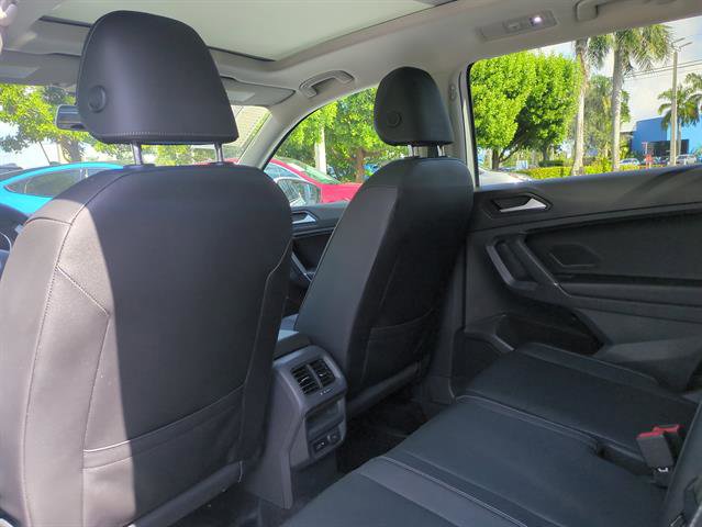 Used 2020 Volkswagen Tiguan SE image 30