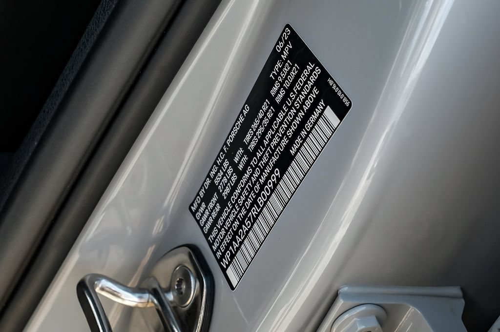 Used 2024 Porsche Macan AWD/4WD image 59