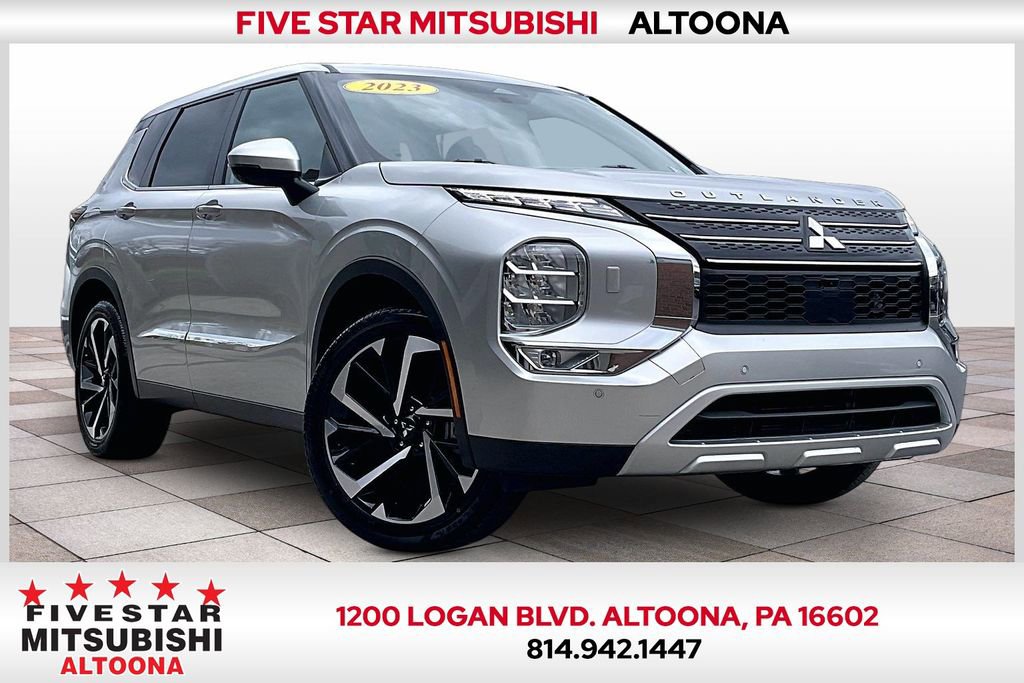 Used 2023 Mitsubishi Outlander SE image 1