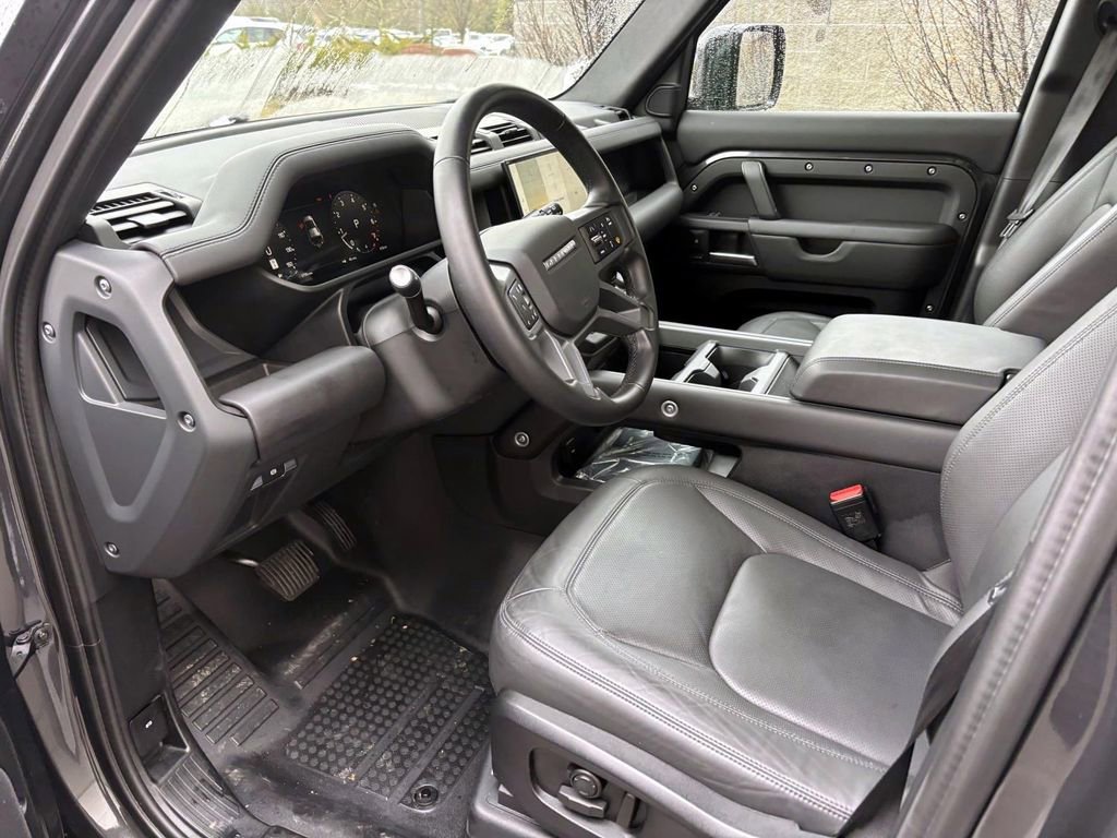 Used 2025 Land Rover Defender 110 S image 39