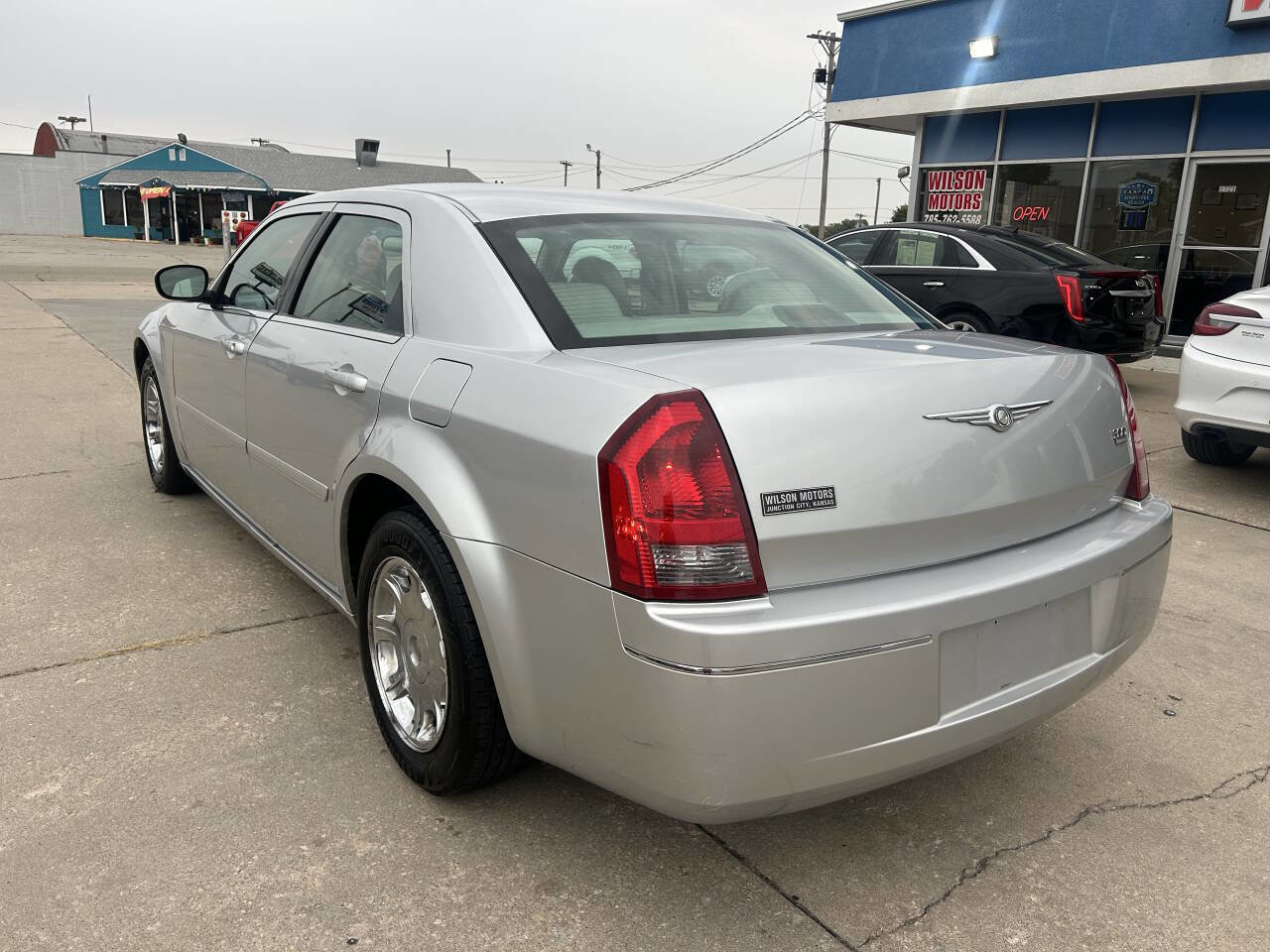 Used 2005 Chrysler 300 Touring image 5