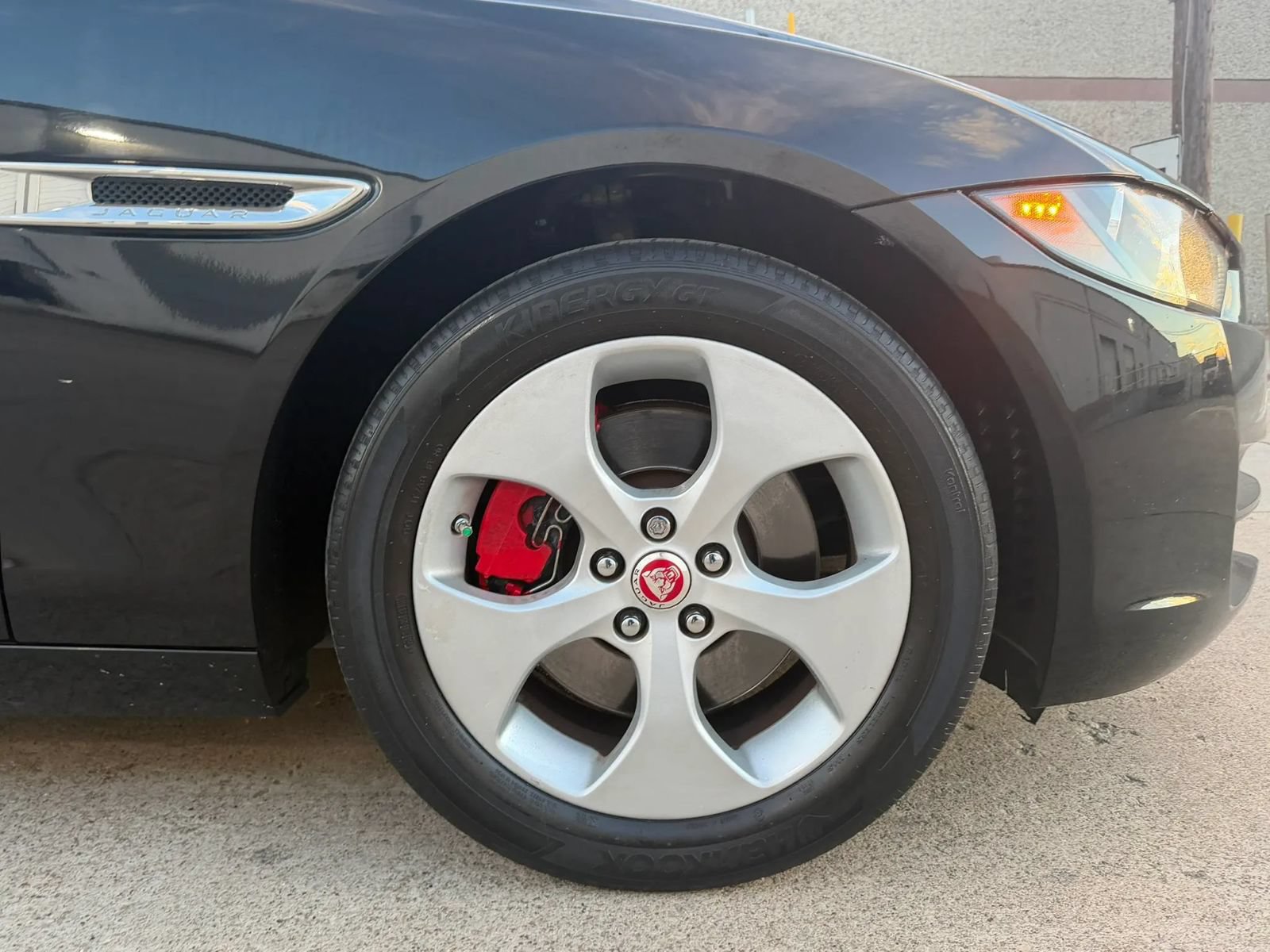 Used 2017 Jaguar XE RWD image 41
