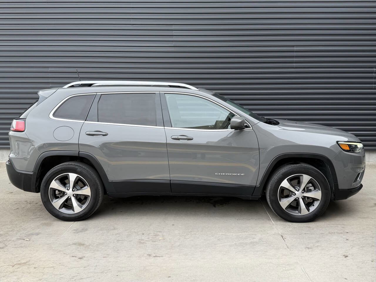 Used 2021 Jeep Cherokee Limited image 10