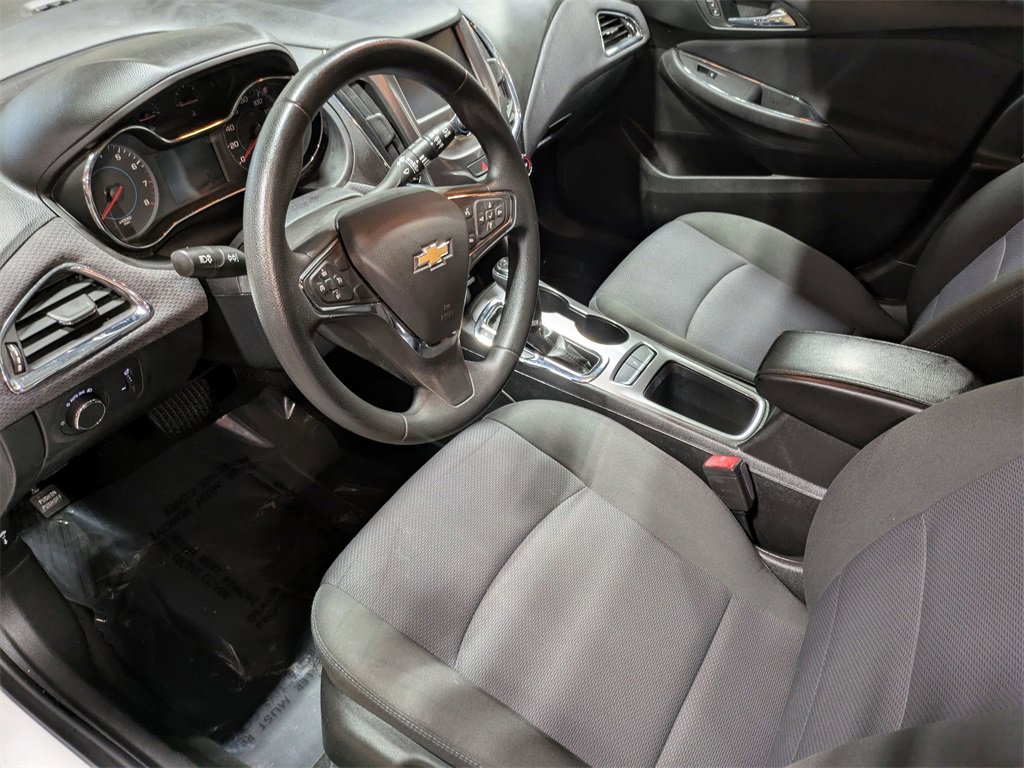Used 2018 Chevrolet Cruze LT image 10