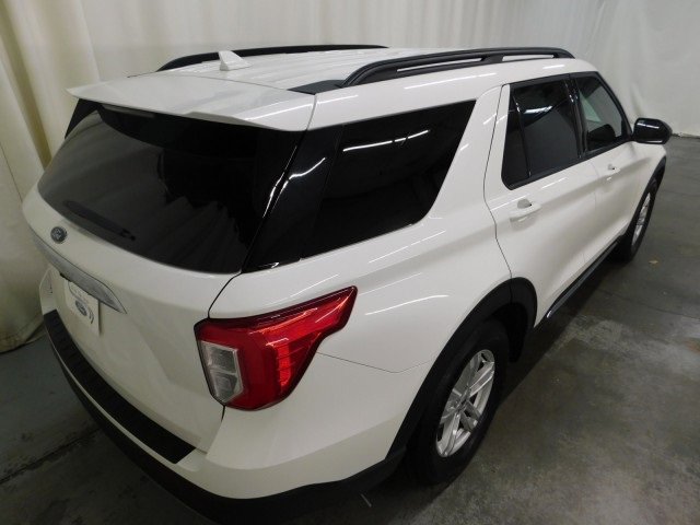 Used 2022 Ford Explorer XLT w/ Equipment Group 202A image 3