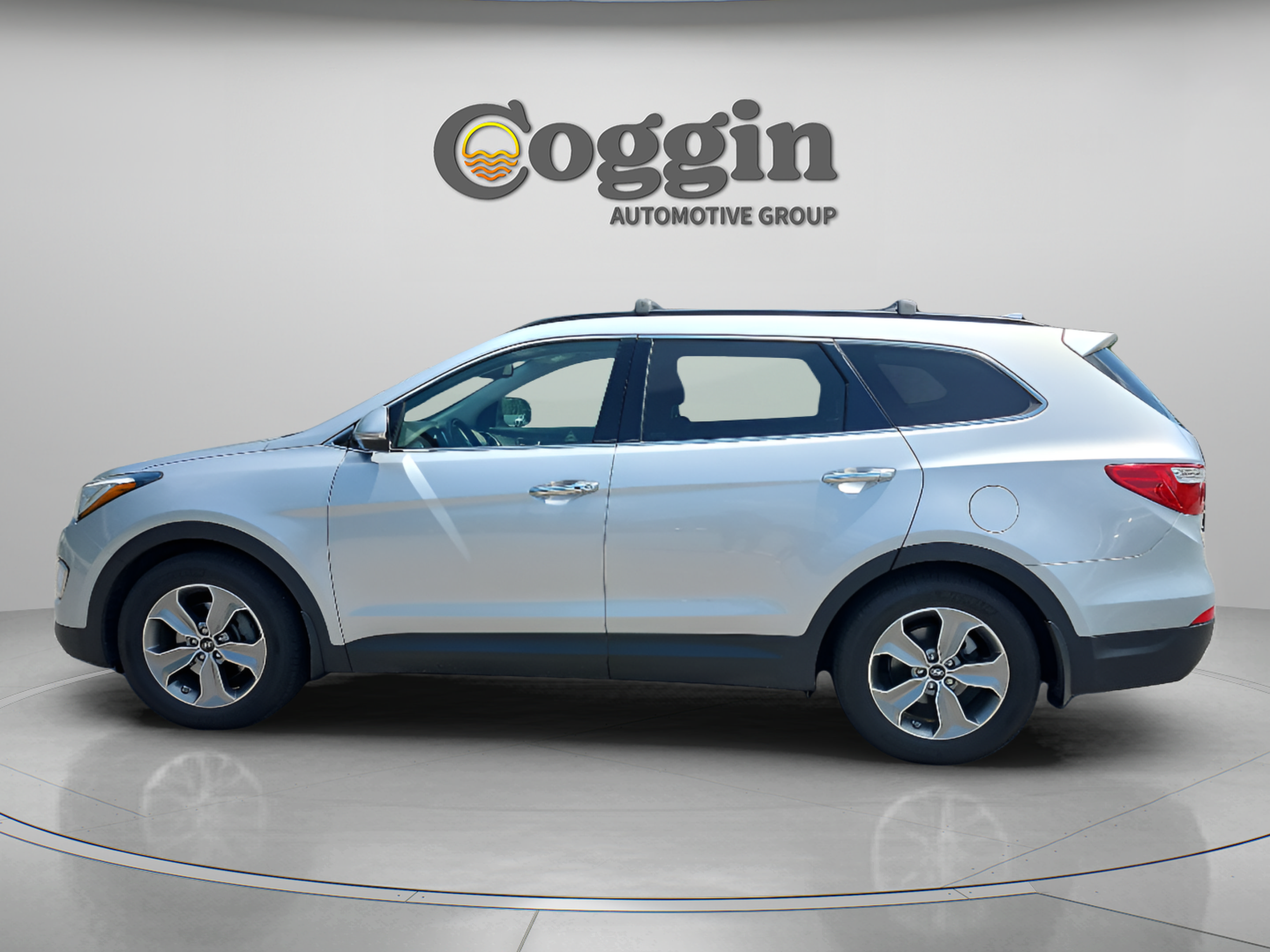Used 2014 Hyundai Santa Fe GLS FWD image 2