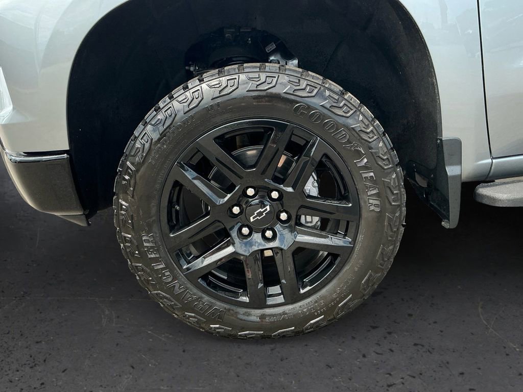 Used 2024 Chevrolet Silverado 1500 Custom Trail Boss w/ Dark Appearance Package AWD/4WD image 13