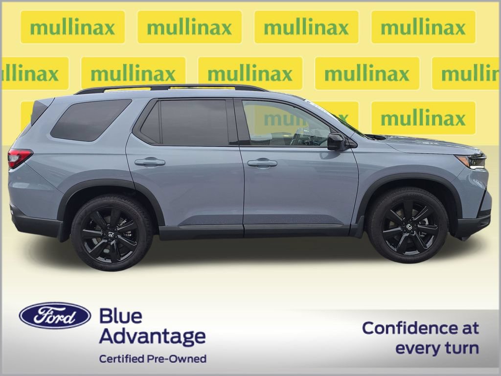 Used 2025 Honda Pilot Black Edition image 2