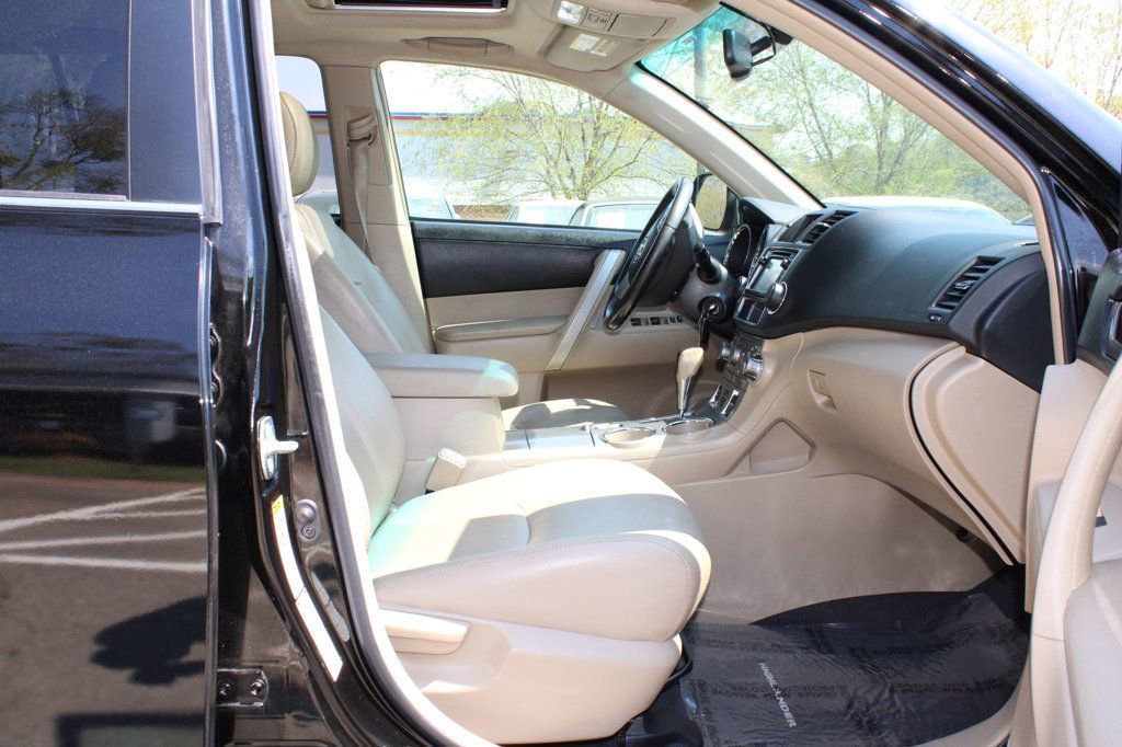 Used 2013 Toyota Highlander SE AWD/4WD image 17