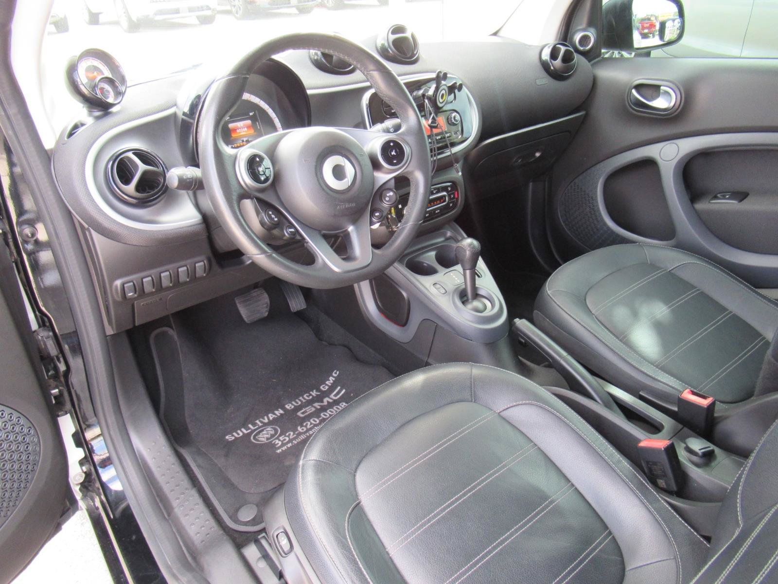 Used 2016 smart fortwo Prime RWD image 15