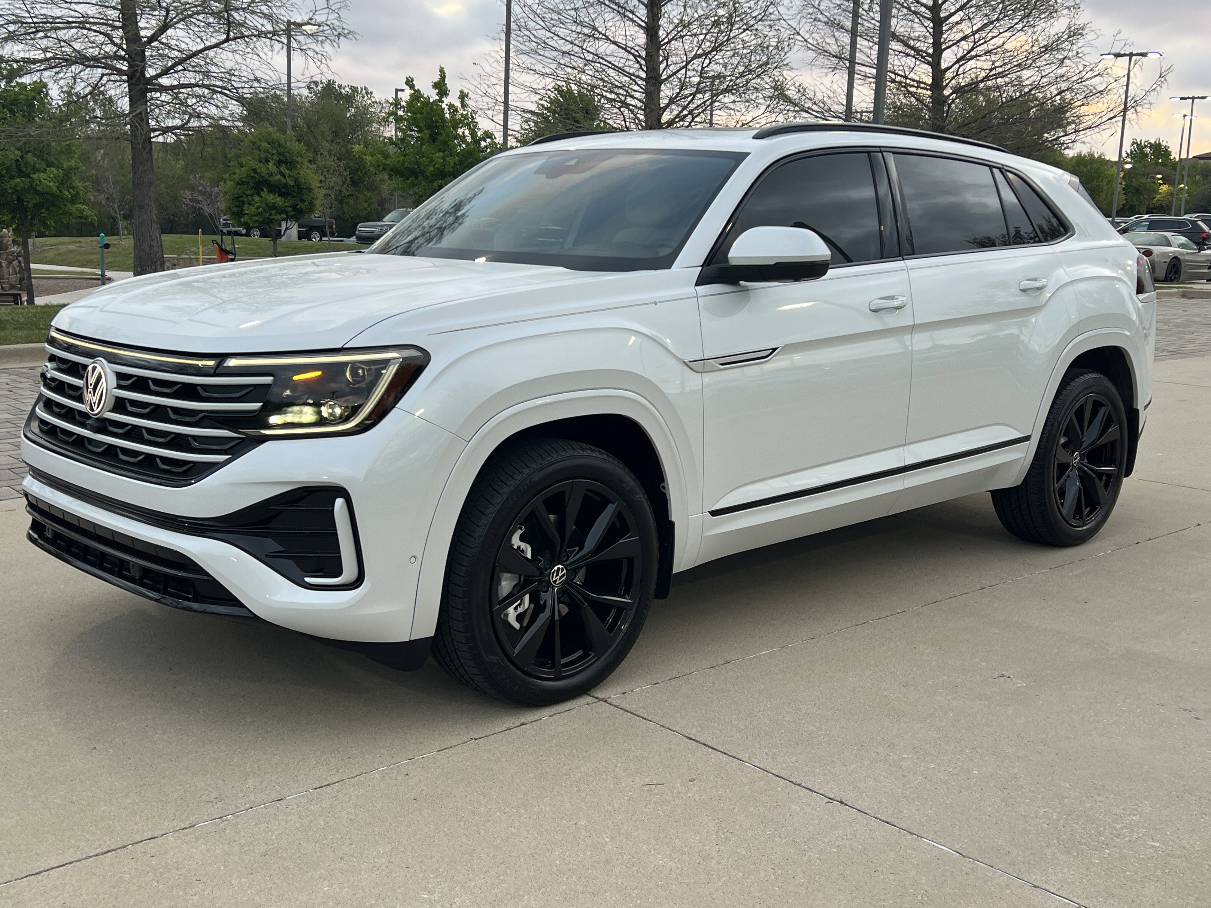 New 2026 Volkswagen Atlas Cross Sport SEL Premium R-Line image 2