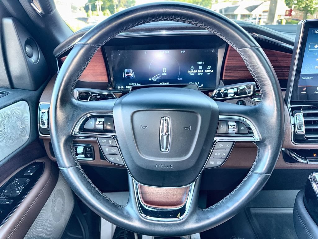 Used 2022 Lincoln Navigator Reserve AWD/4WD image 11