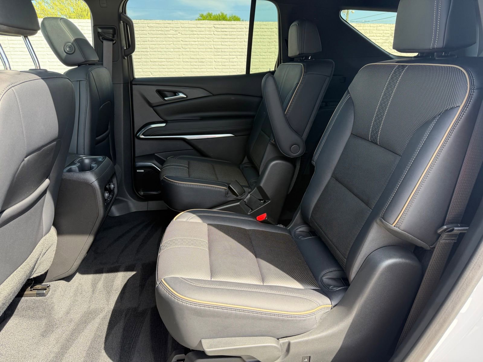 Used 2025 Chevrolet Traverse High Country image 21