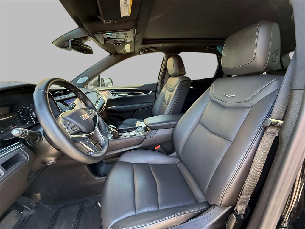 Used 2025 Cadillac XT5 Premium Luxury image 2