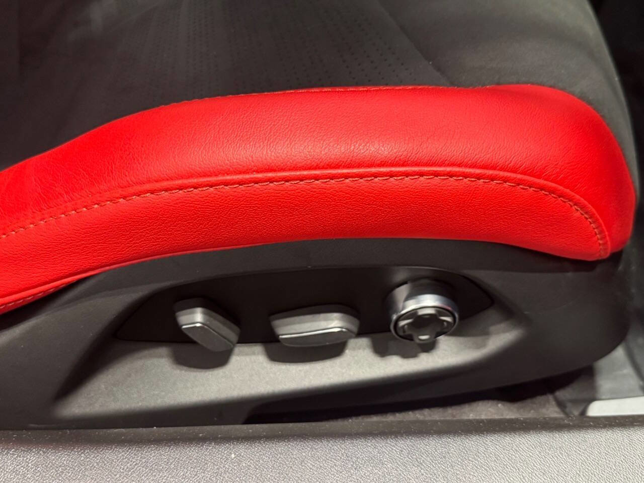 Used 2024 Chevrolet Corvette Stingray Premium Conv w/ Z51 Performance Package image 33