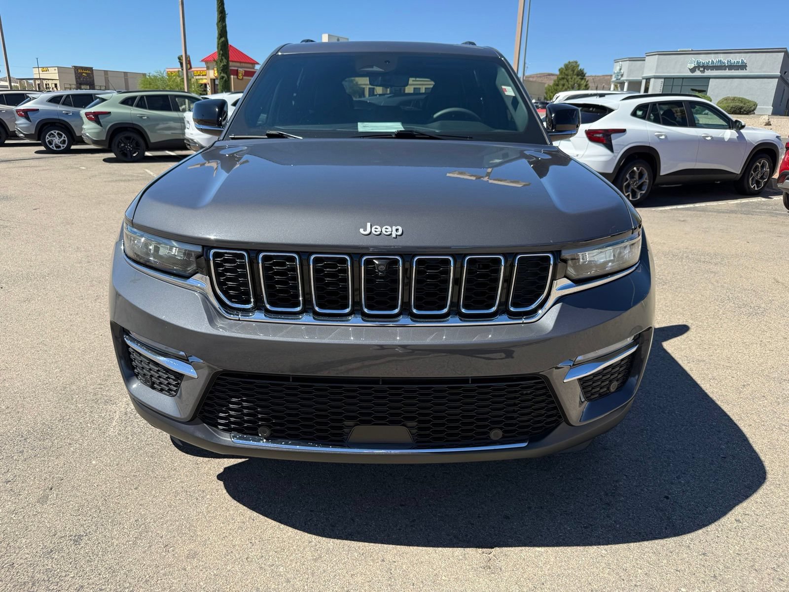 Used 2024 Jeep Grand Cherokee Limited w/ Luxury Tech Group II AWD/4WD image 2