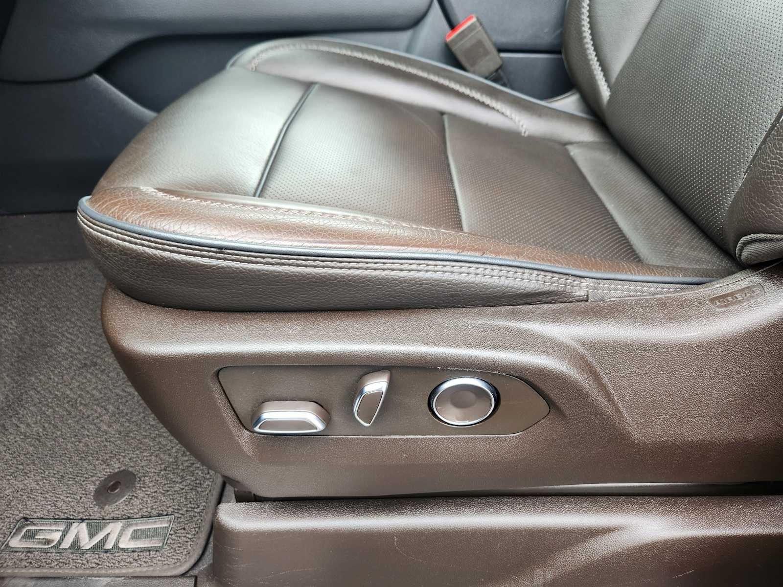 Used 2024 GMC Yukon XL Denali AWD/4WD image 8