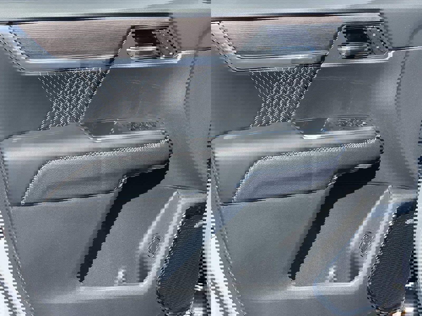 New 2026 GMC Acadia Denali w/ Super Cruise Package image 19