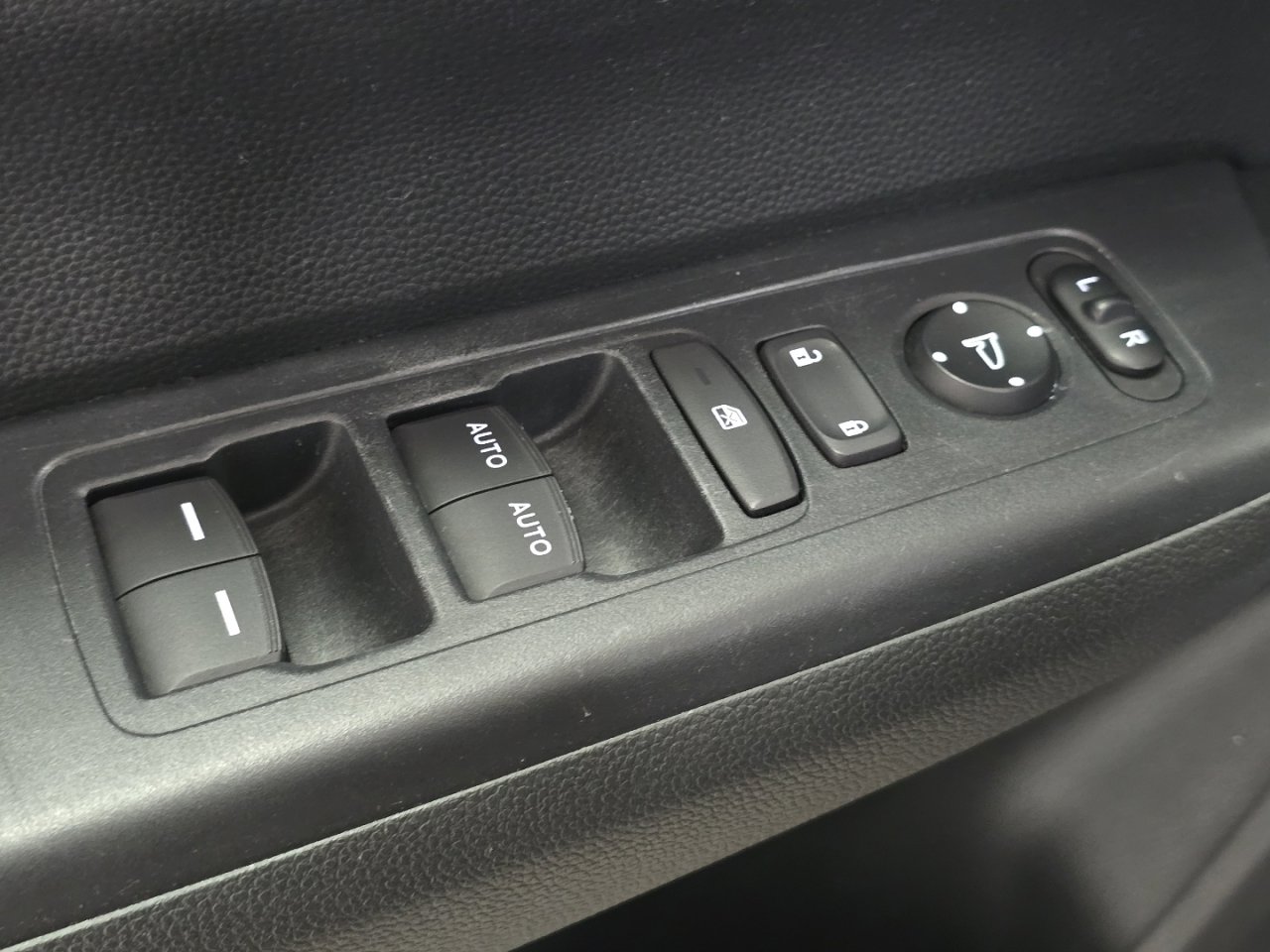 Used 2023 Honda CR-V EX image 26