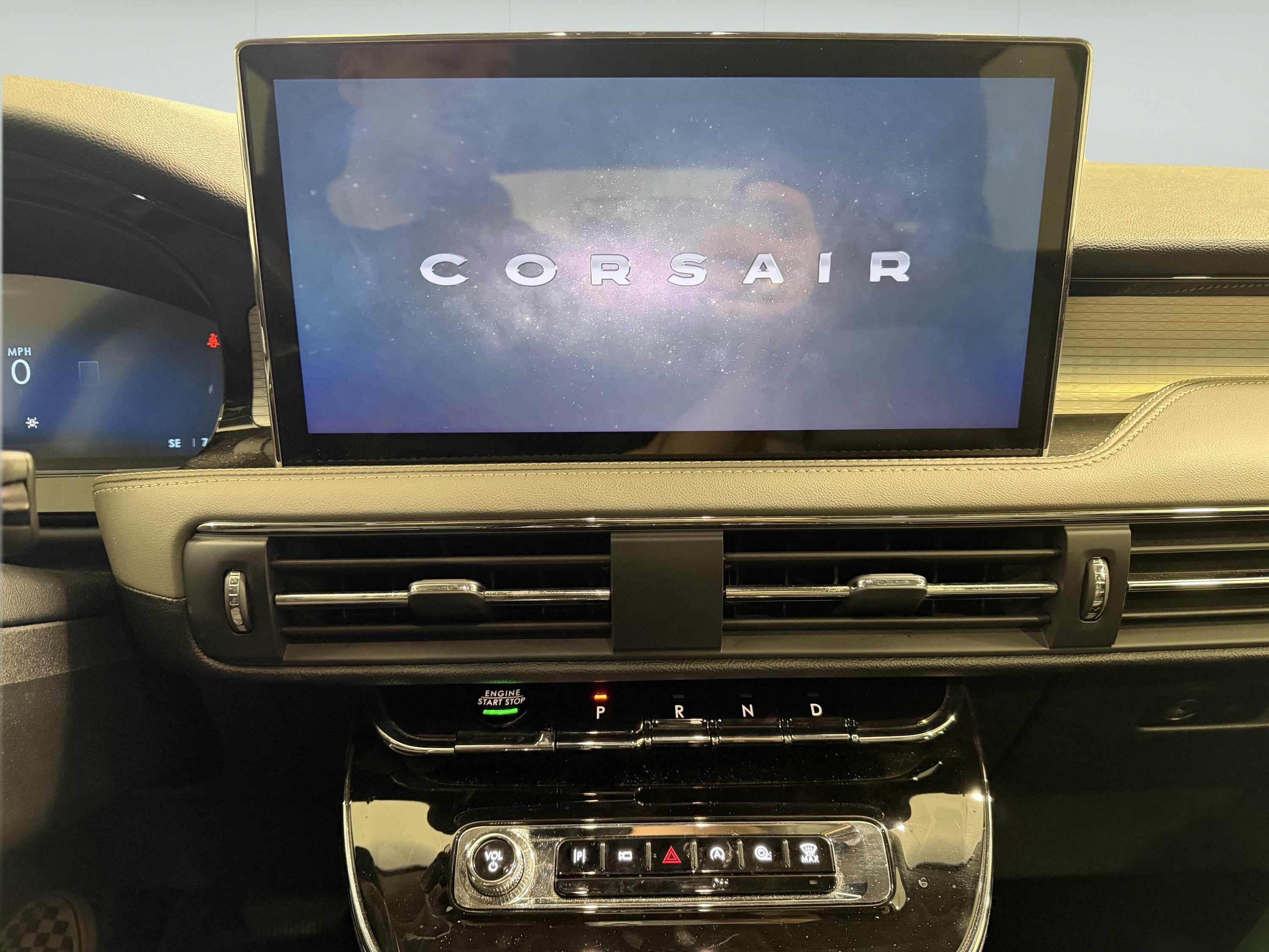 Used 2025 Lincoln Corsair FWD image 20