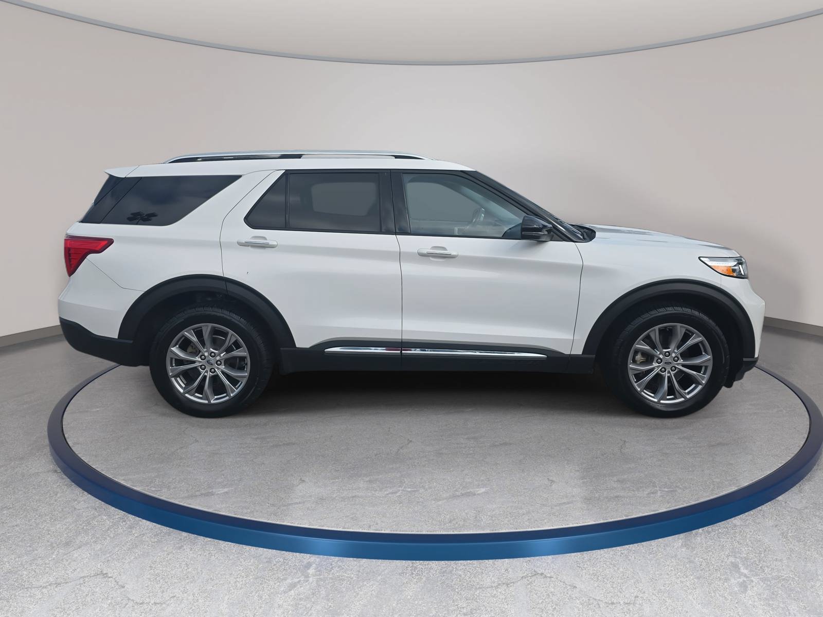 Used 2022 Ford Explorer Limited w/ Equipment Group 301A AWD/4WD image 4