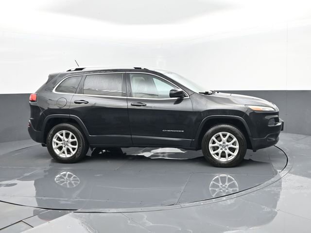 Used 2016 Jeep Cherokee Latitude w/ Cold Weather Group AWD/4WD image 4