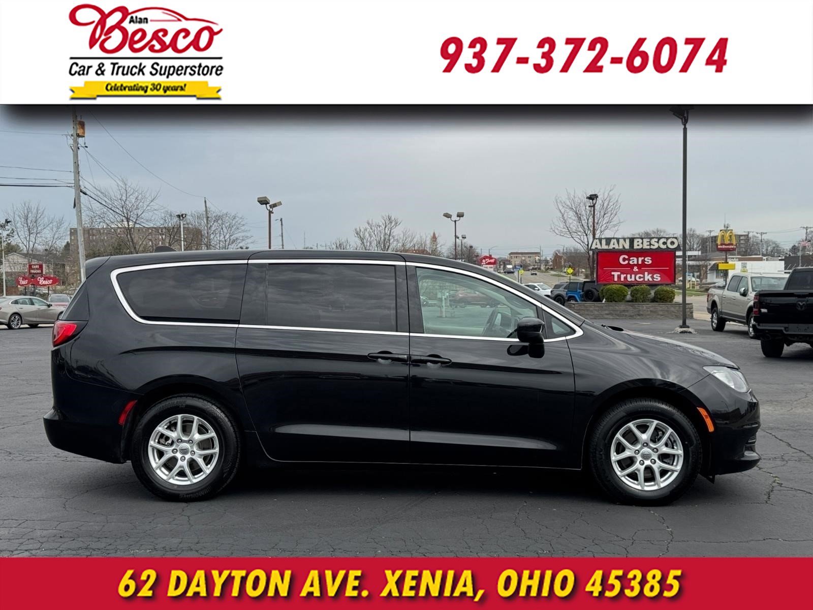 Used 2021 Chrysler Voyager LX image 3