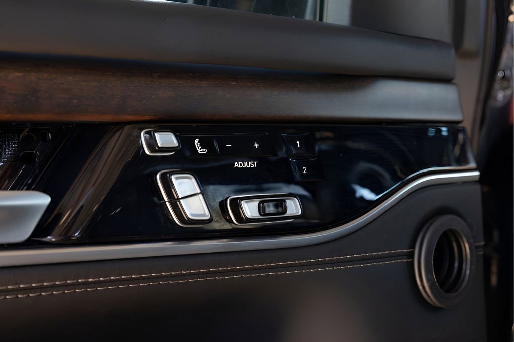 Used 2024 Jeep Grand Wagoneer L 4WD image 40