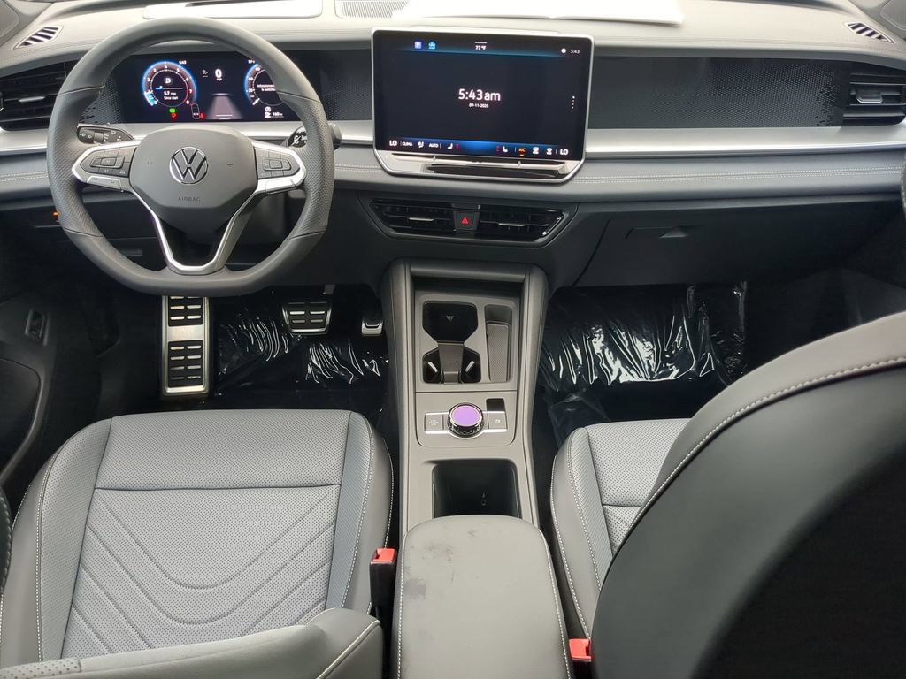 New 2025 Volkswagen Tiguan SE R-Line FWD image 13