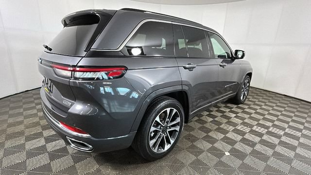 Used 2023 Jeep Grand Cherokee Overland AWD/4WD image 3