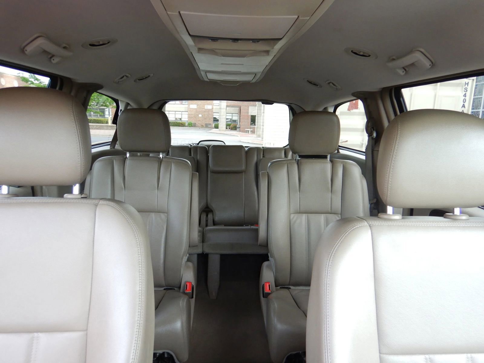 Used 2014 Chrysler Town & Country Touring FWD image 20