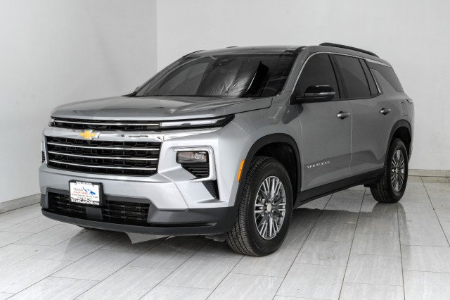 Used 2025 Chevrolet Traverse LT w/ LPO, Floor Liner Package FWD image 4
