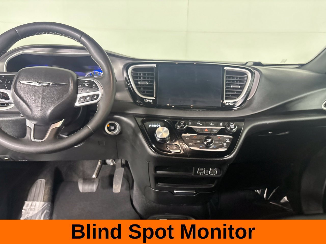 Used 2025 Chrysler Pacifica Select FWD image 22