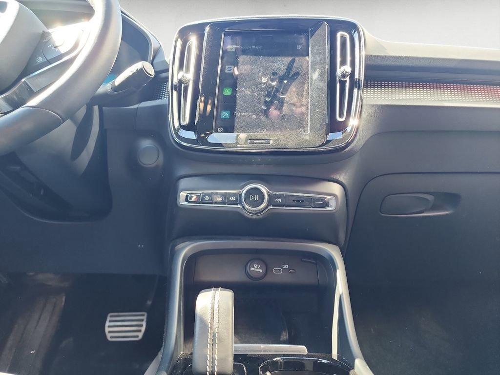 Used 2022 Volvo XC40 P8 Recharge Plus image 11