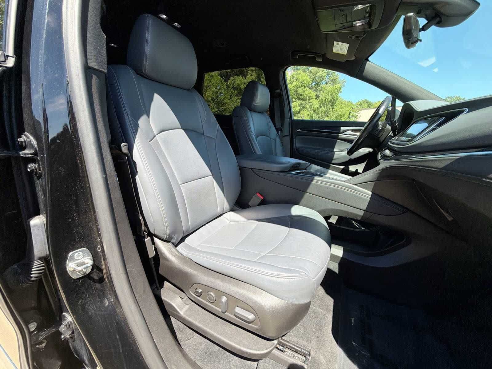 Used 2022 Buick Enclave Premium AWD/4WD image 18