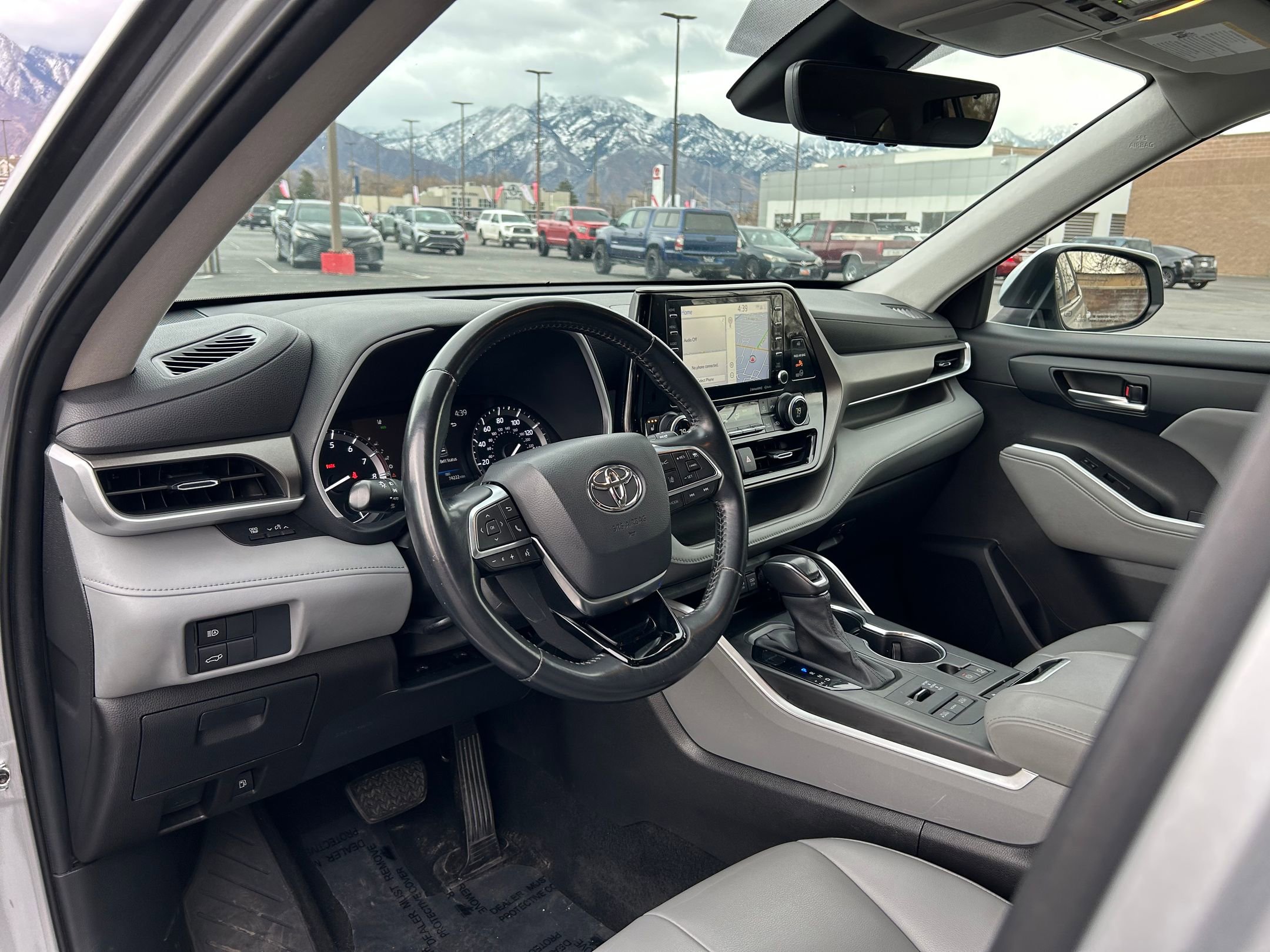 Used 2021 Toyota Highlander XLE image 10