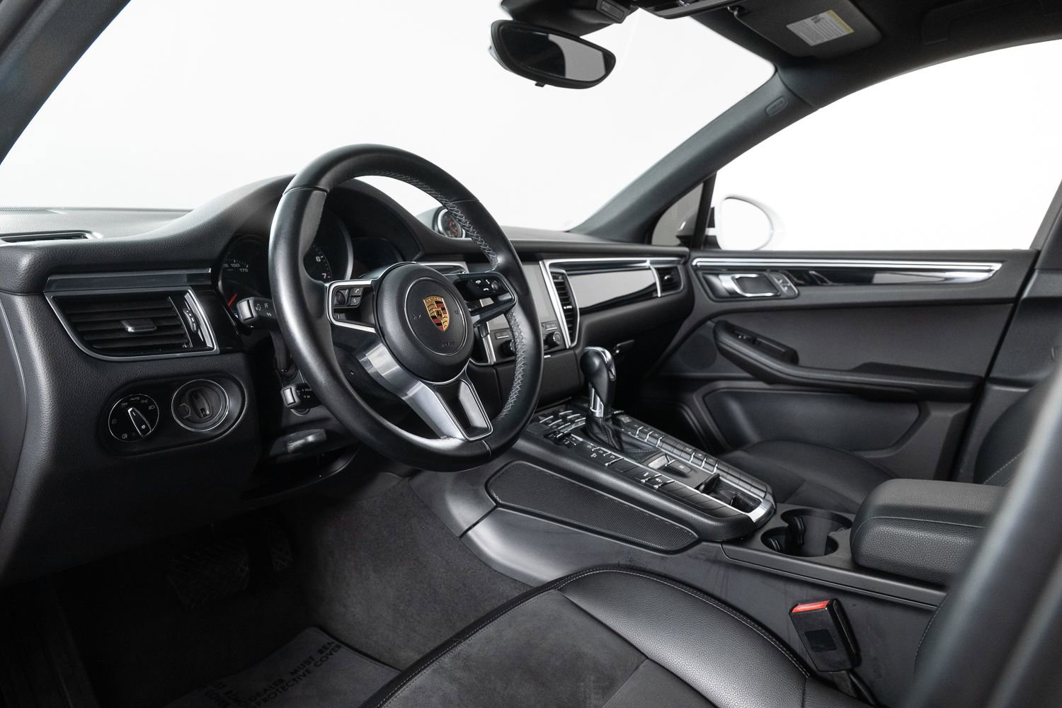 Used 2018 Porsche Macan image 12