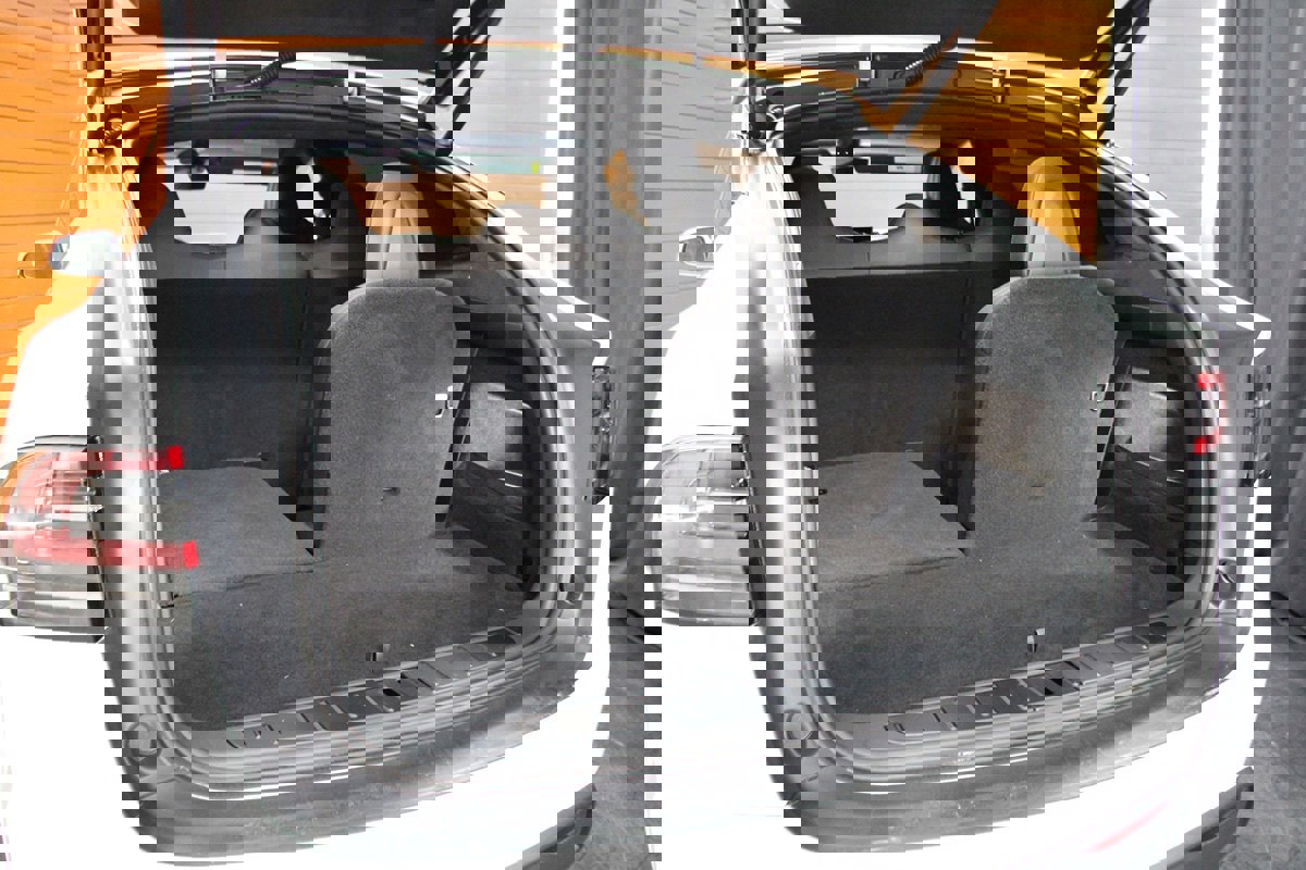 Used 2023 Tesla Model X 7 Seater AWD Driving Com 4 image 12