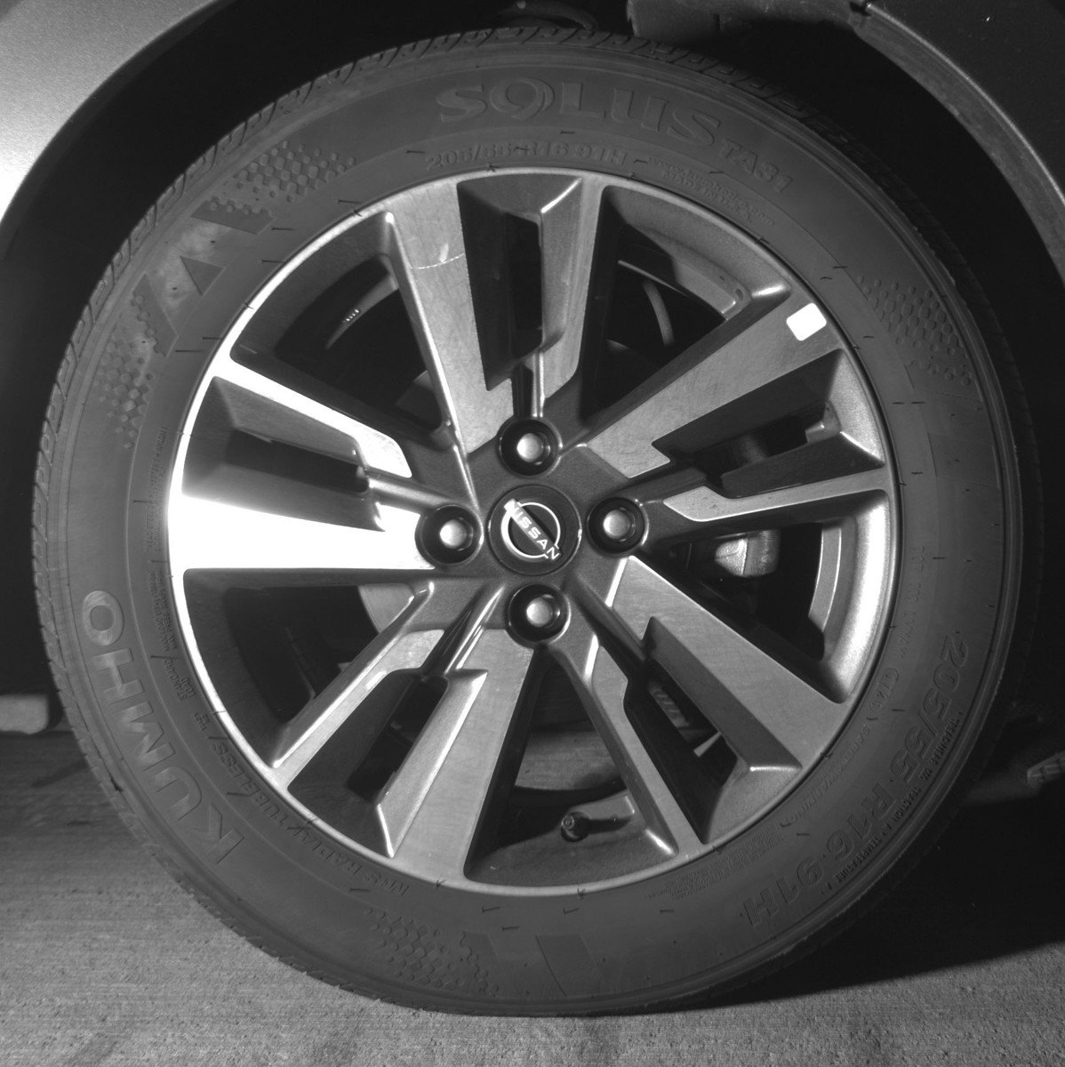 Used 2025 Nissan Versa SV image 13