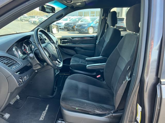 Used 2017 Dodge Grand Caravan SE FWD image 3
