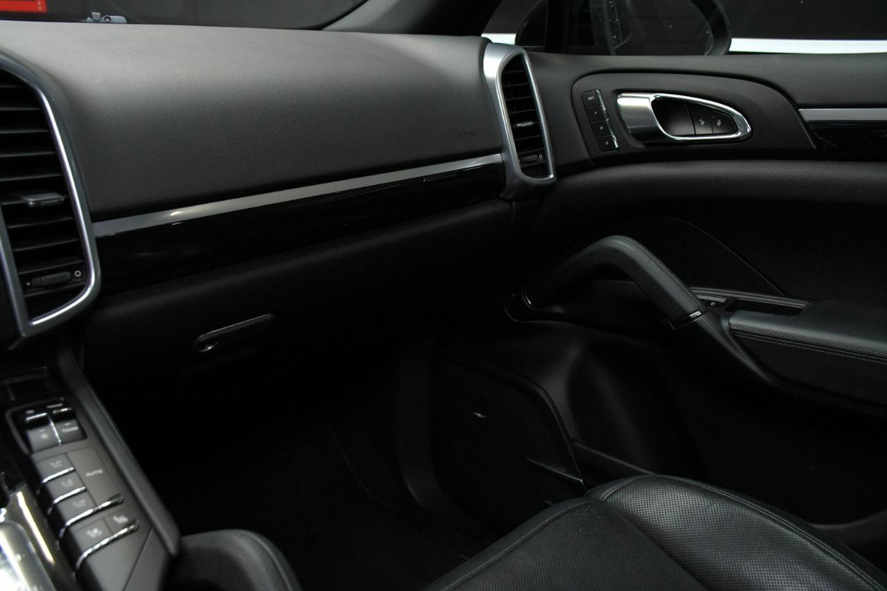Used 2014 Porsche Cayenne S w/ Comfort Plus Package AWD/4WD image 27