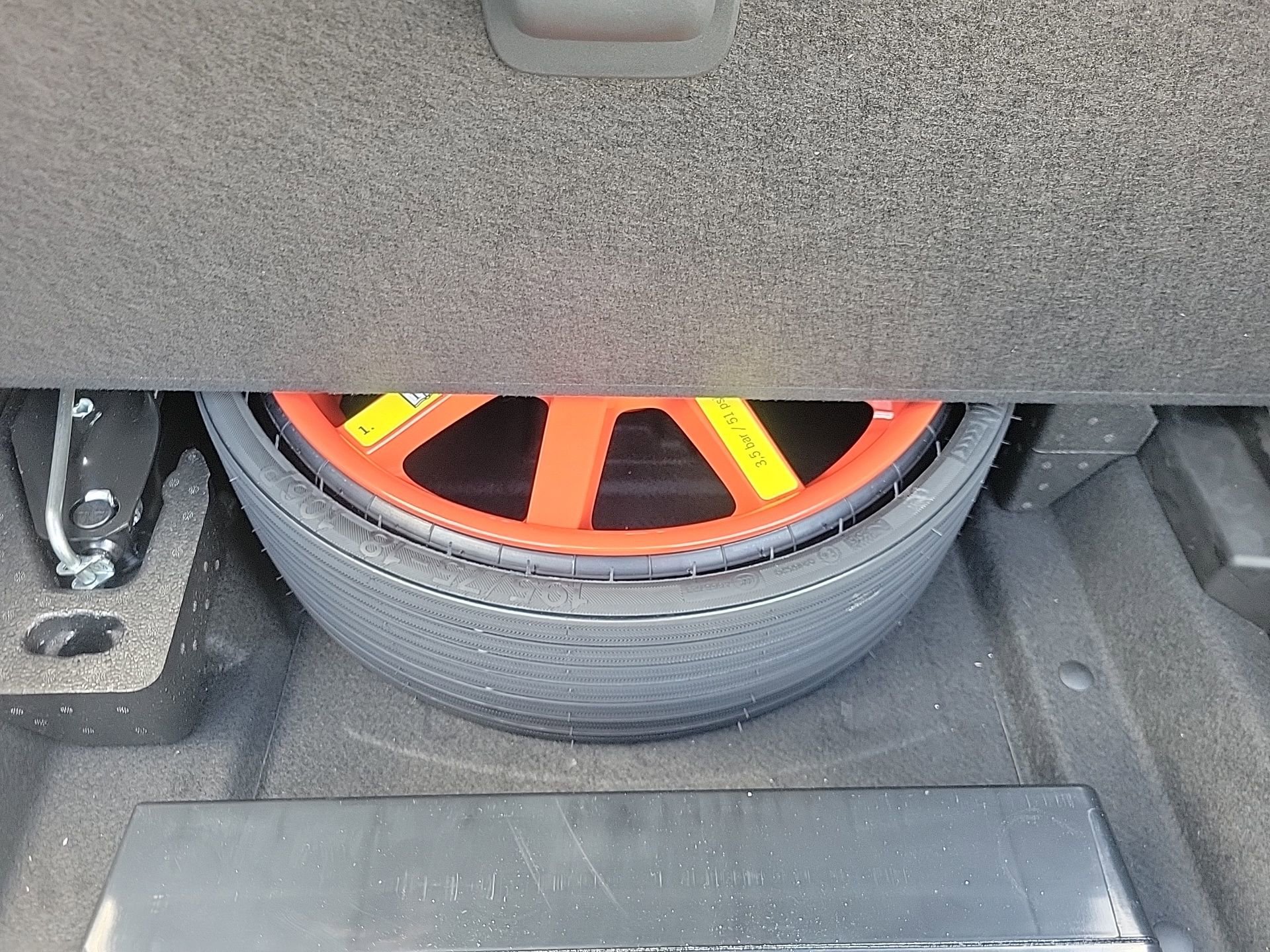 Used 2024 Porsche Macan image 17