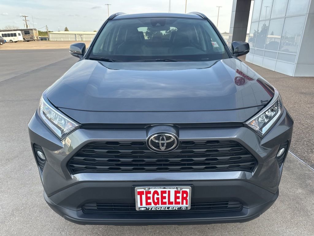 Used 2021 Toyota RAV4 XLE Premium image 2